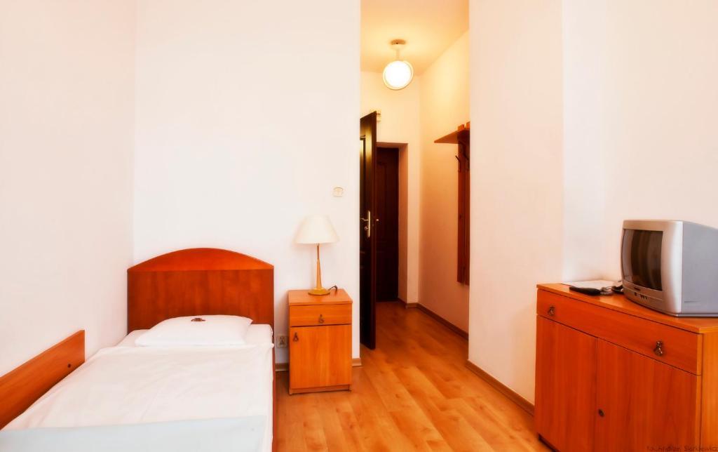 Hostel Ds Cztery Pory Roku Danzig Zimmer foto